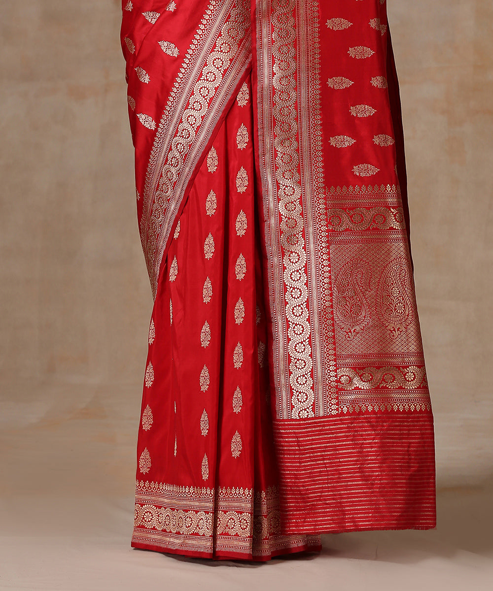 Red_Handloom_Pure_Katan_Silk_Banarasi_Saree_With_Kadhwa_Booti_WeaverStory_04