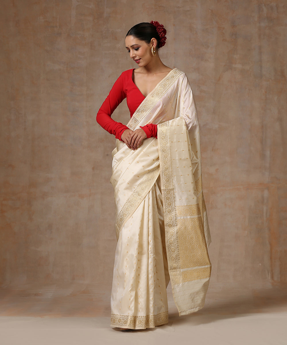 Off_White_Handloom_Pure_Katan_Silk_Banarasi_Saree_With_Cutwork_Booti_WeaverStory_02