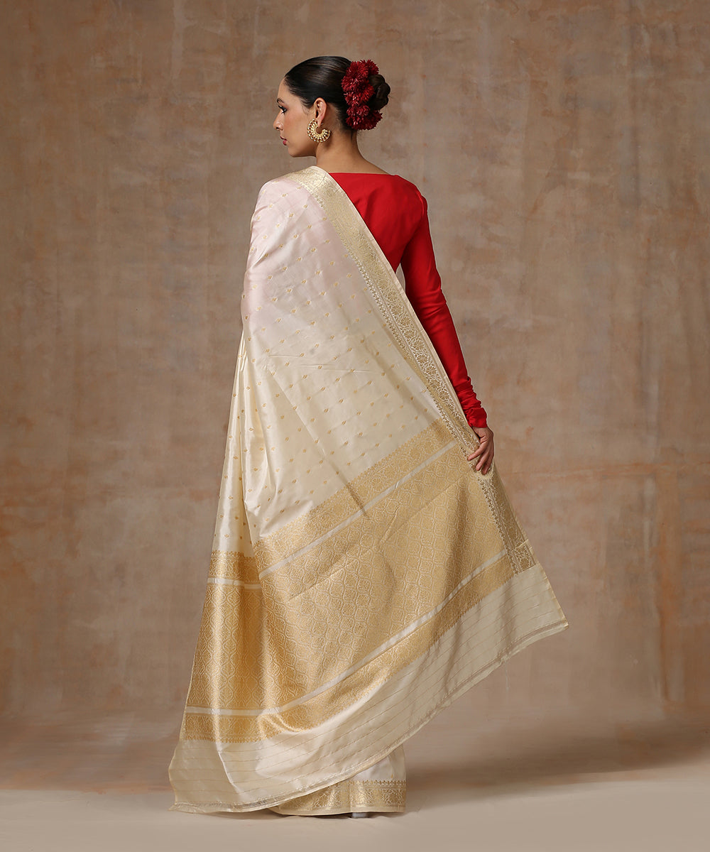 Off_White_Handloom_Pure_Katan_Silk_Banarasi_Saree_With_Cutwork_Booti_WeaverStory_03