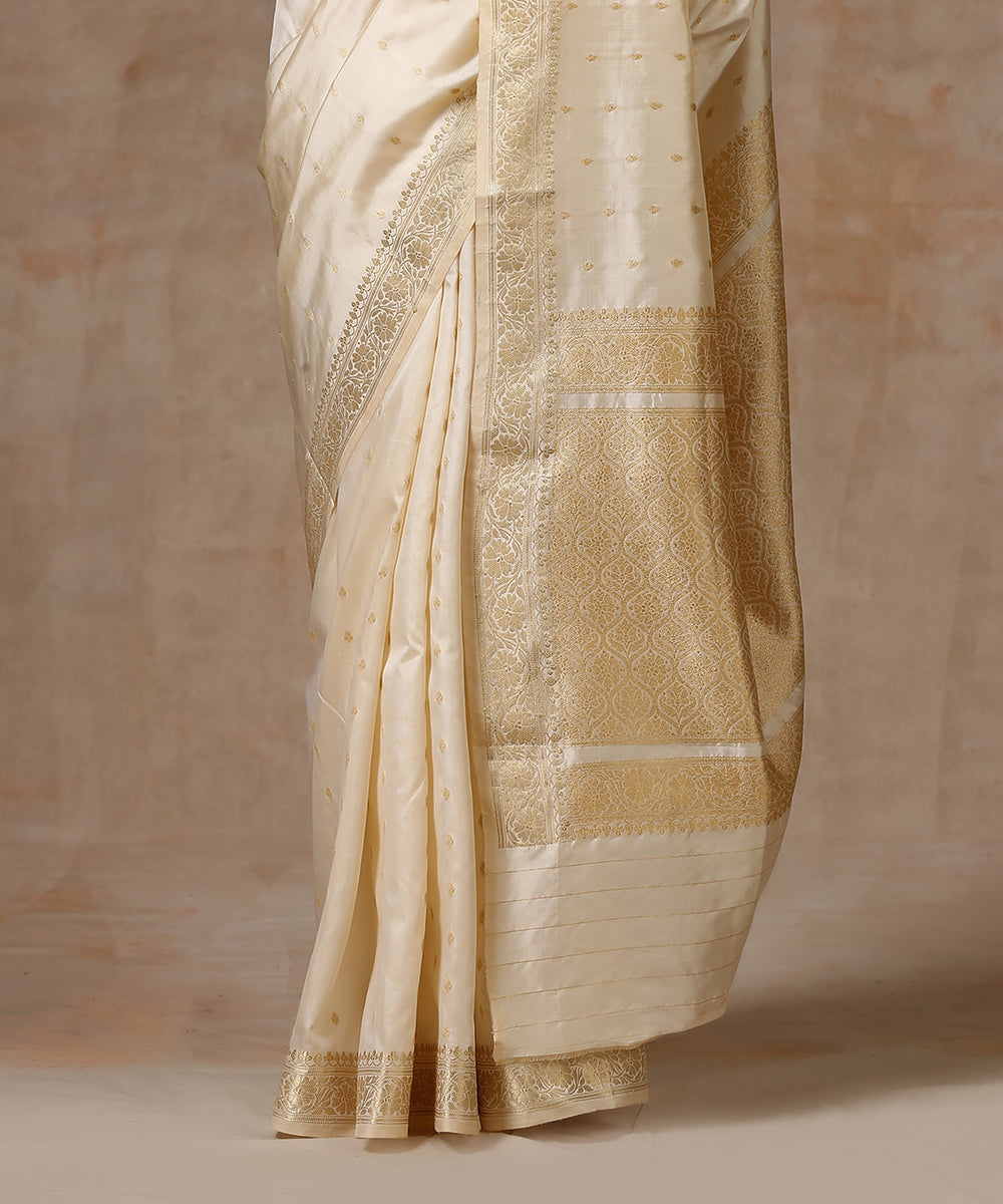 Off_White_Handloom_Pure_Katan_Silk_Banarasi_Saree_With_Cutwork_Booti_WeaverStory_04