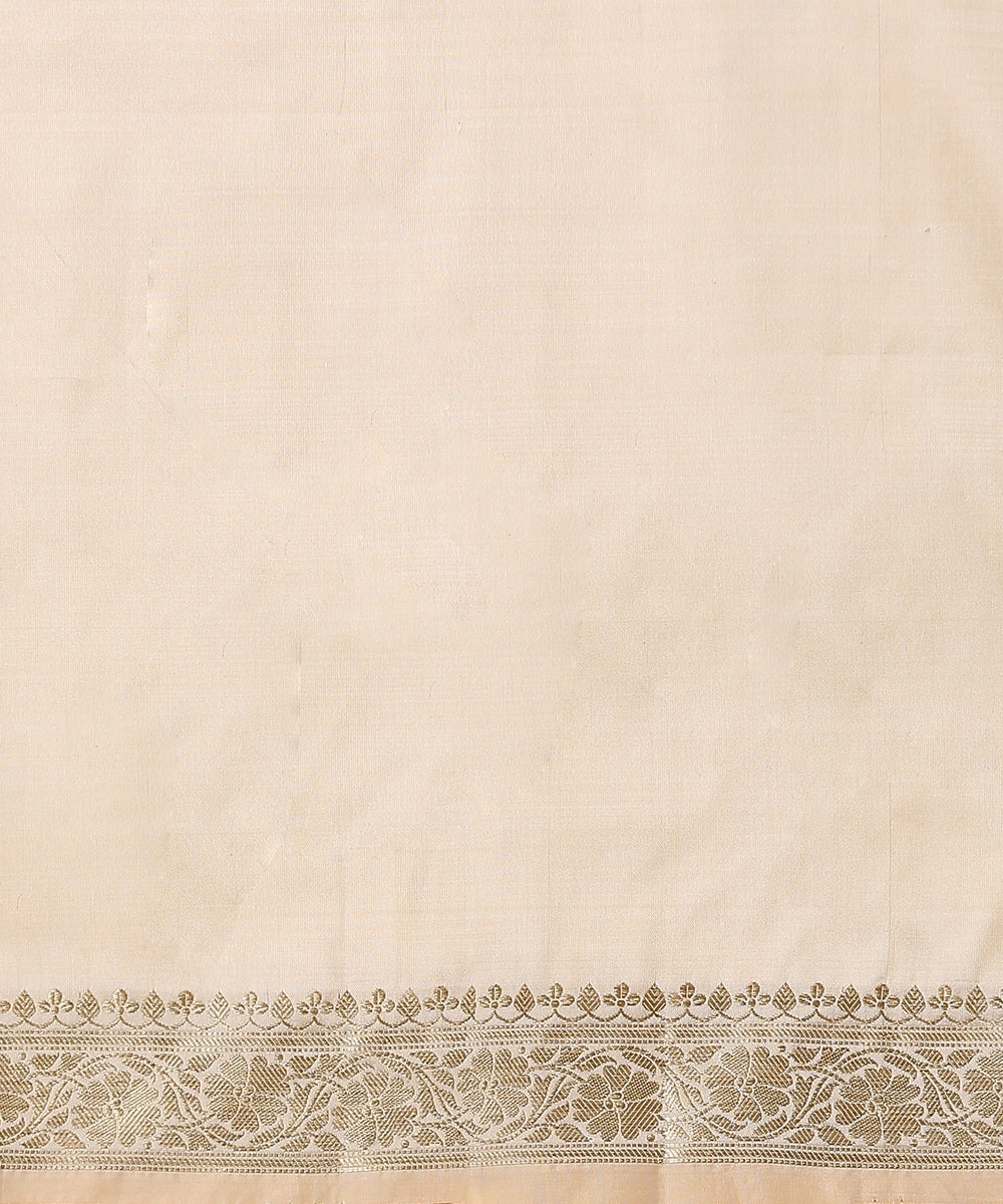 Off_White_Handloom_Pure_Katan_Silk_Banarasi_Saree_With_Cutwork_Booti_WeaverStory_05