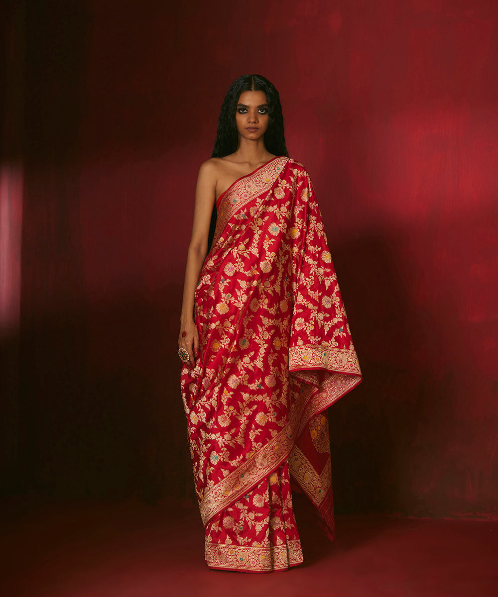 Handloom_Red_Pure_Katan_Silk_Banarasi_Saree_With_Floral_Jaal_WeaverStory_02