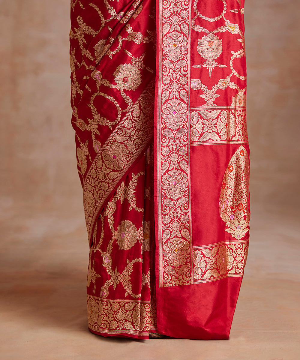 Red_Handloom_Pure_Katan_Silk_Banarasi_Saree_With_Floral_Jaal_And_Meenakari_WeaverStory_04
