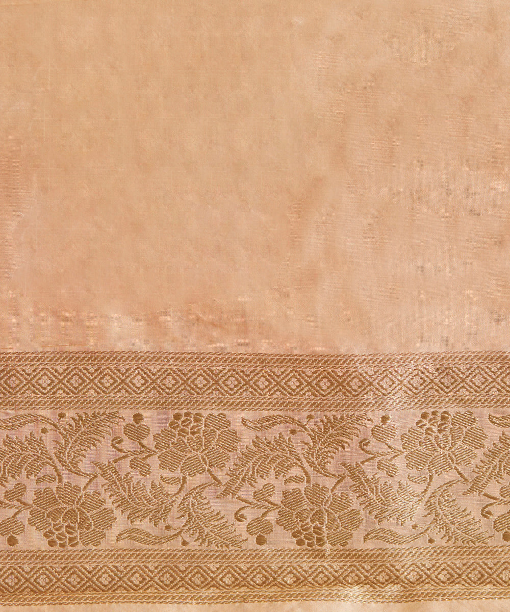 Light_Peach_Handloom_Pure_Katan_Silk_Banarasi_Saree_With_All_Over_Floral_Jaal_WeaverStory_06