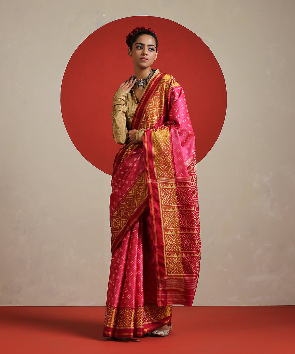 Handloom_Magenta_Double_Shade_Mulberry_Silk_ Single_Ikat_Patola_With_Tissue_Border_Saree_WeaverStory_02