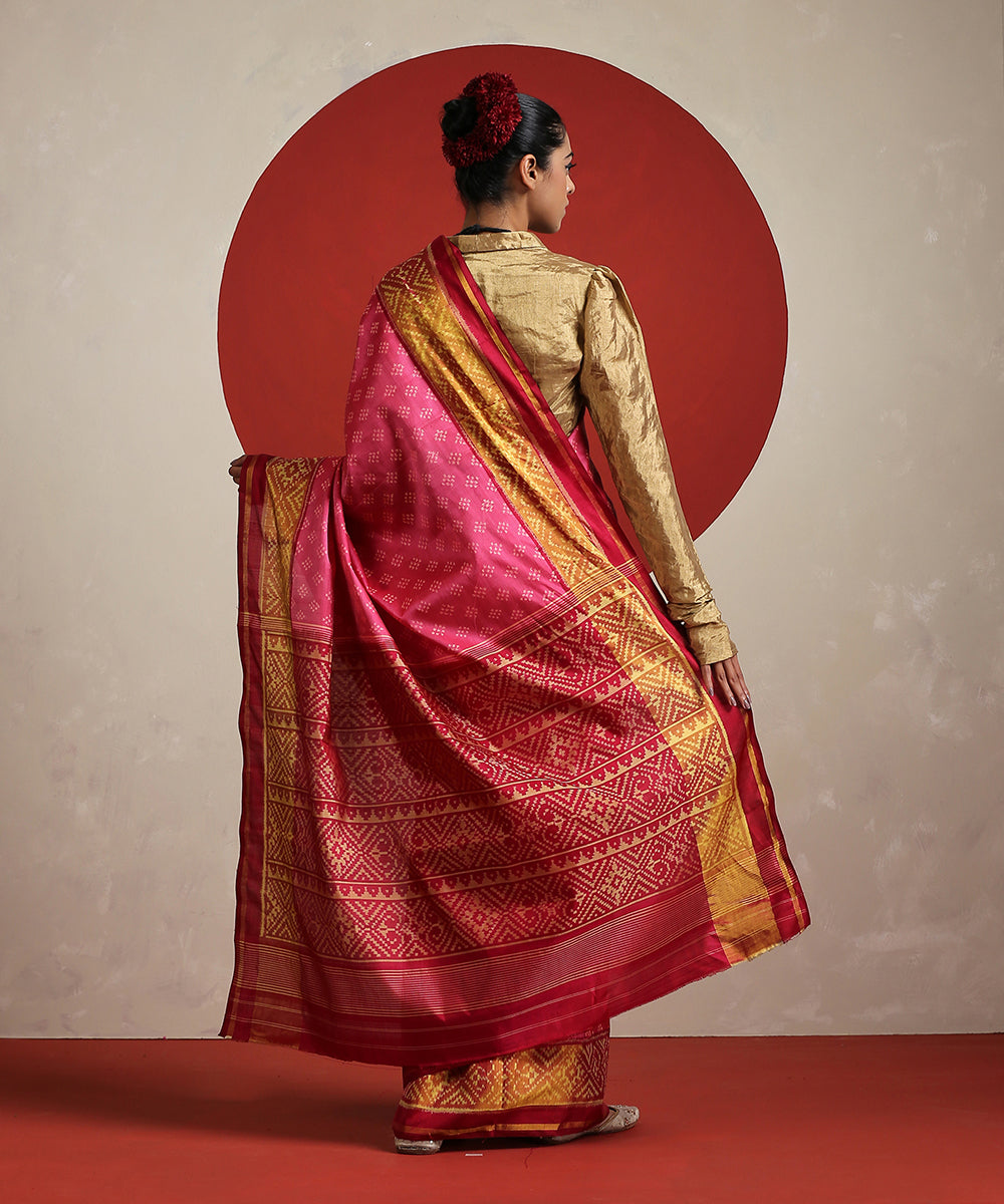 Handloom_Magenta_Double_Shade_Mulberry_Silk_ Single_Ikat_Patola_With_Tissue_Border_Saree_WeaverStory_03