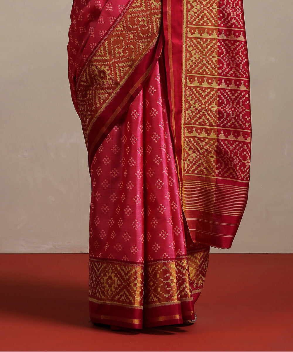 Handloom_Magenta_Double_Shade_Mulberry_Silk_ Single_Ikat_Patola_With_Tissue_Border_Saree_WeaverStory_04