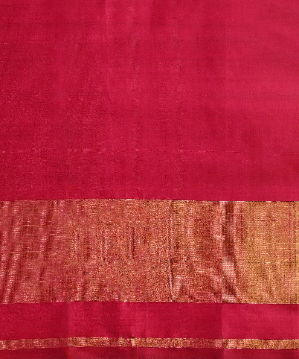Handloom_Magenta_Double_Shade_Mulberry_Silk_ Single_Ikat_Patola_With_Tissue_Border_Saree_WeaverStory_05