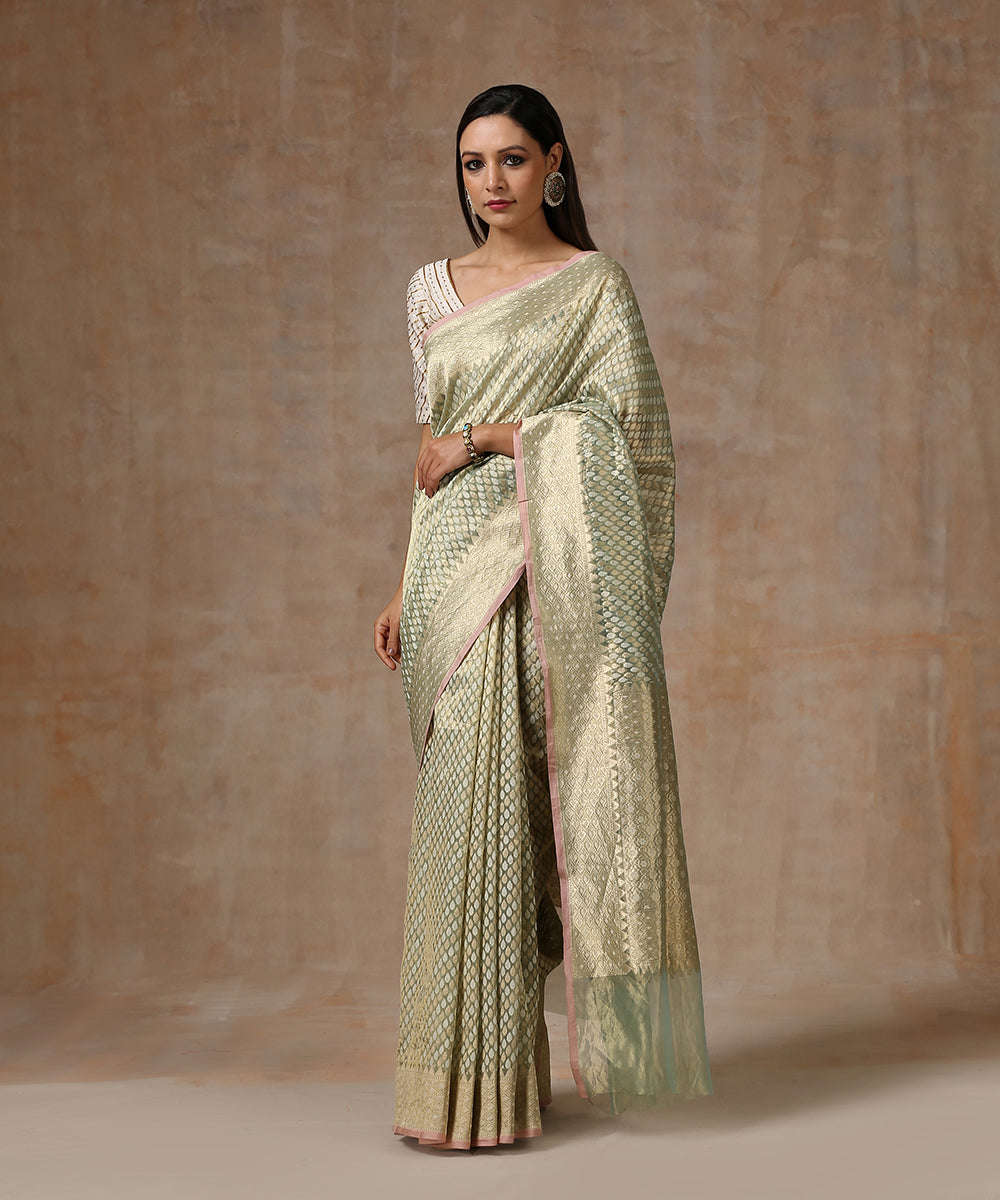 Maroon_Handloom_Pure_Katan_Silk_Banarasi_Saree_With_Kadhwa_Booti_WeaverStory_02