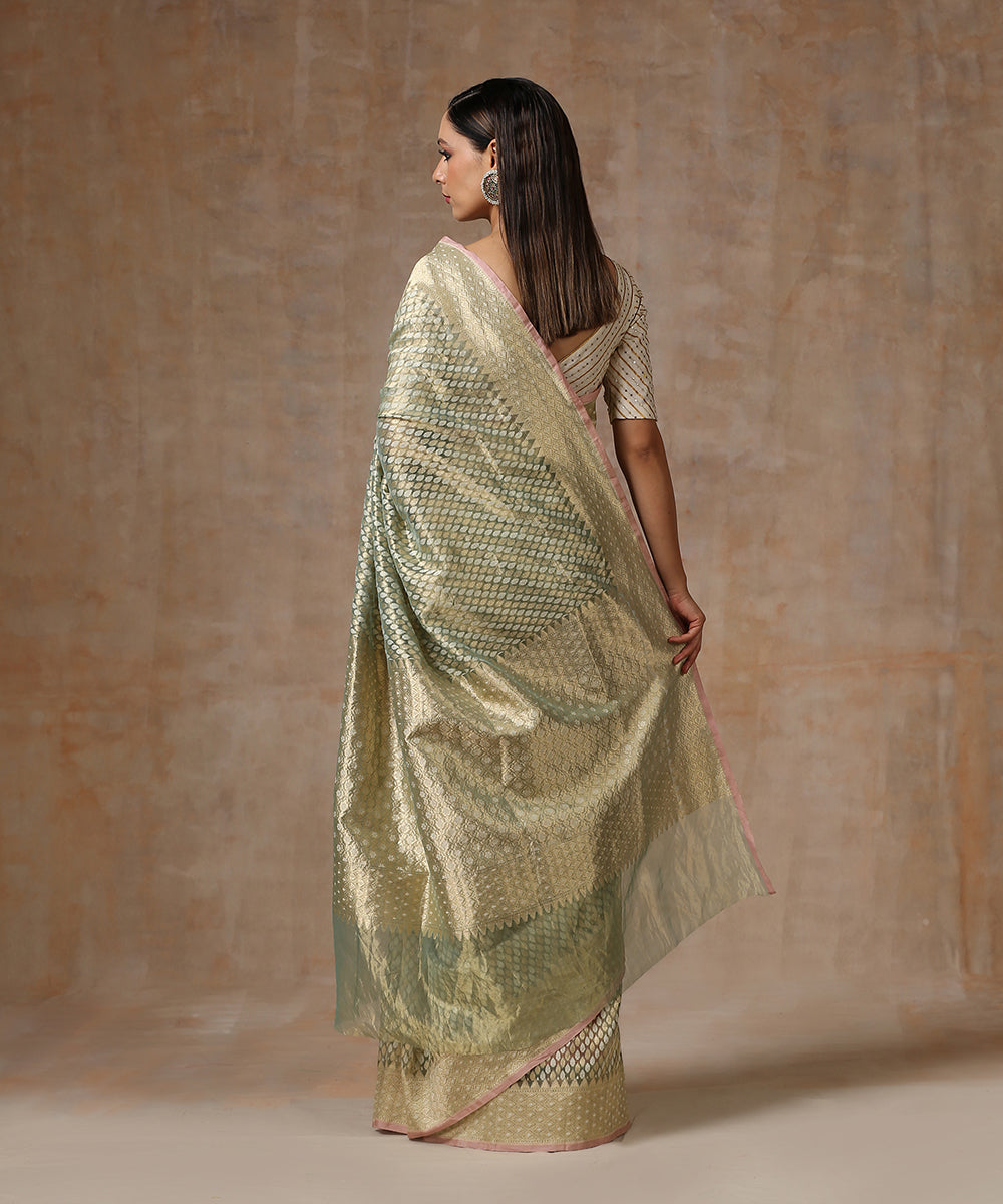 Maroon_Handloom_Pure_Katan_Silk_Banarasi_Saree_With_Kadhwa_Booti_WeaverStory_03