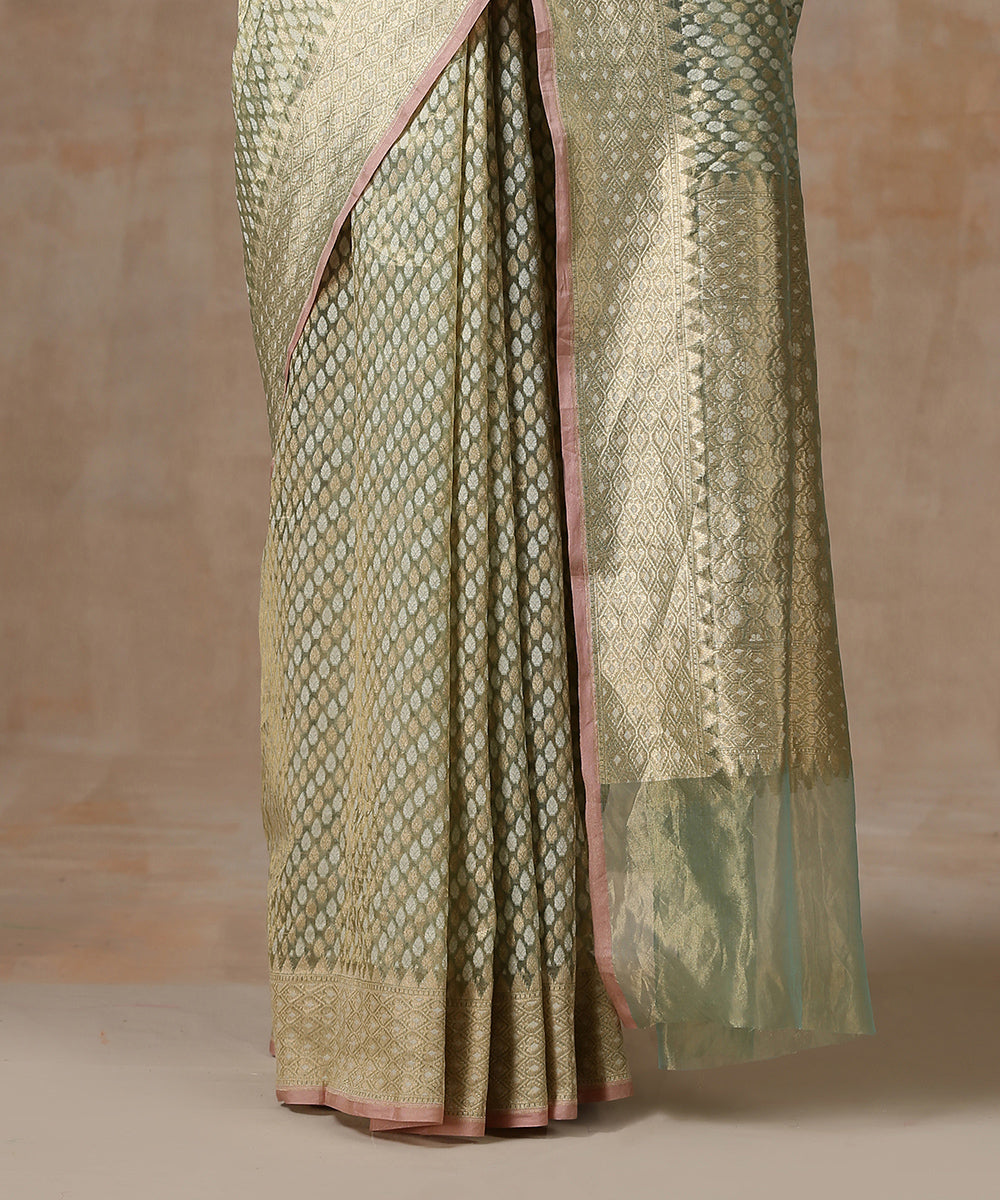 Maroon_Handloom_Pure_Katan_Silk_Banarasi_Saree_With_Kadhwa_Booti_WeaverStory_04