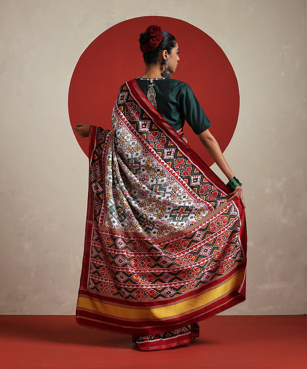 Handloom_Off_White_Pure_Mulberry_Silk_Ikat_Patola_Saree_With_Twill_Weave_WeaverStory_03