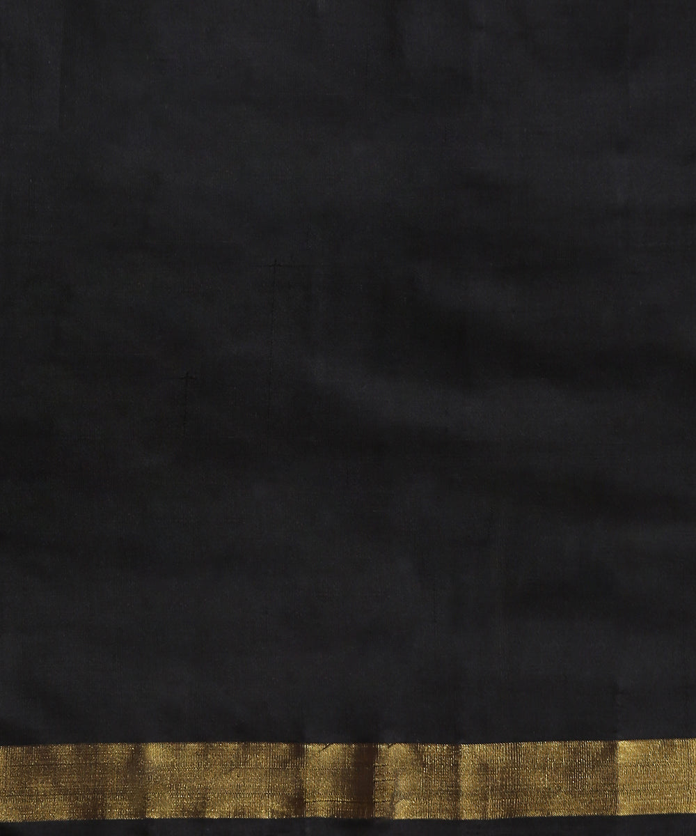 Handloom_Magenta_Pure_Mulberry_Silk_Single_Ikat_Patola_Saree_WeaverStory_05