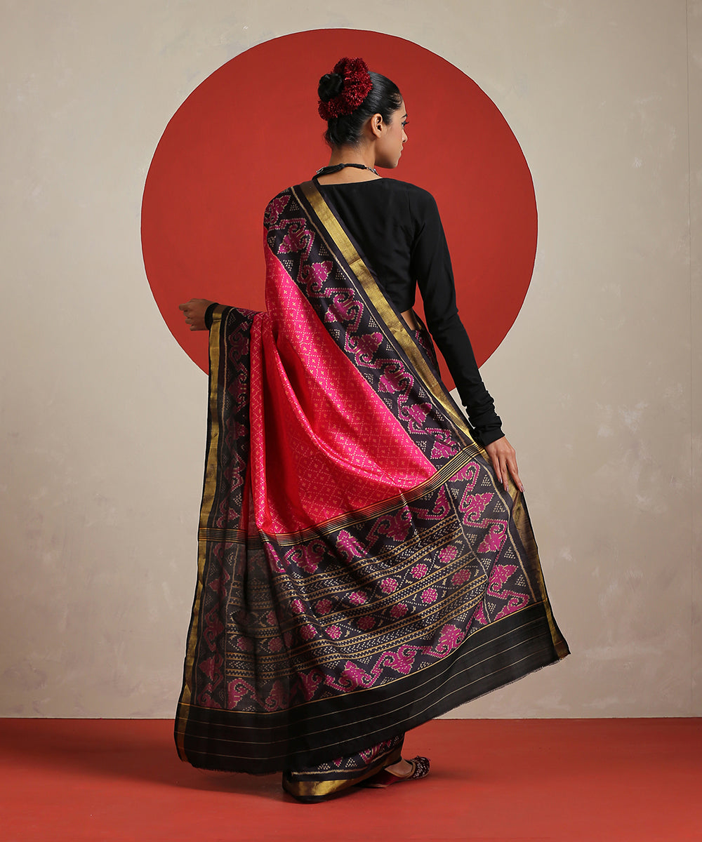 Magenta_Handloom_Pure_Mulberry_Silk_Single_Ikat_Patola_Saree_WeaverStory_03