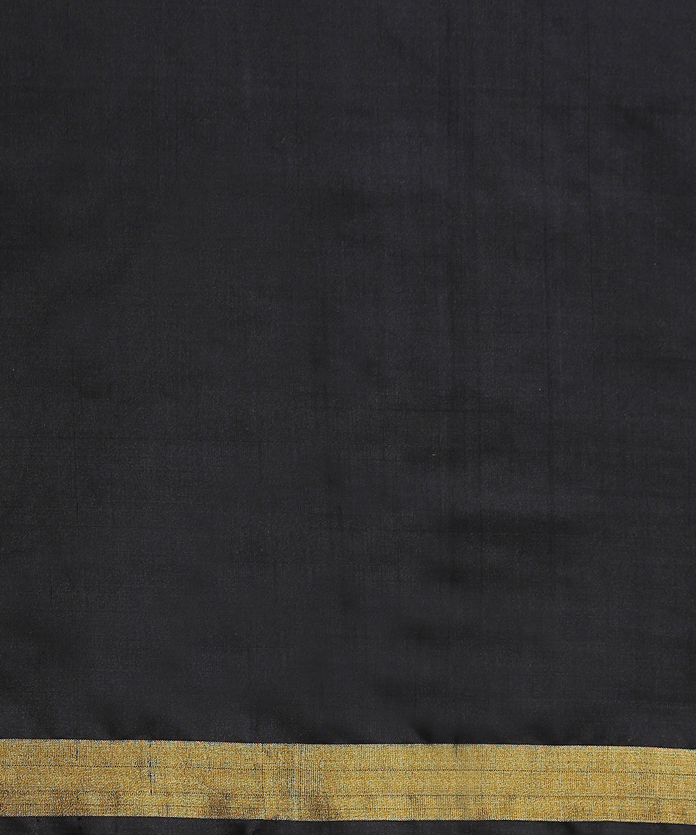 Magenta_Handloom_Pure_Mulberry_Silk_Single_Ikat_Patola_Saree_WeaverStory_05