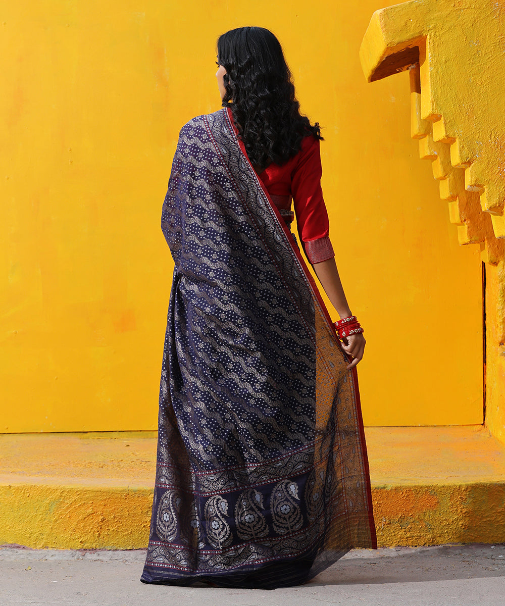 Handloom_Navy_Blue_Cotton_Jamdani_Banarasi_Saree_With_Red_Selvedge_WeaverStory_03