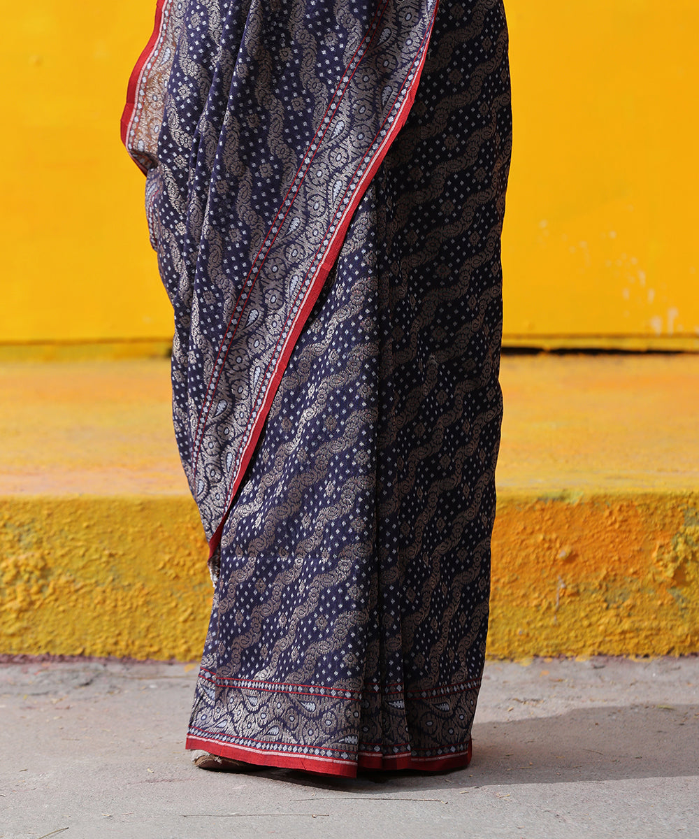 Handloom_Navy_Blue_Cotton_Jamdani_Banarasi_Saree_With_Red_Selvedge_WeaverStory_04
