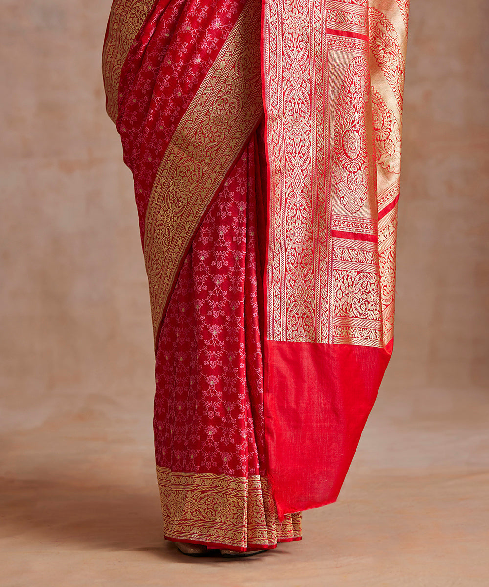 Handloom_Red_Double_Shade_Pure_Katan_Silk_Banarasi_Saree_With_Resham_And_Booti_WeaverStory_04