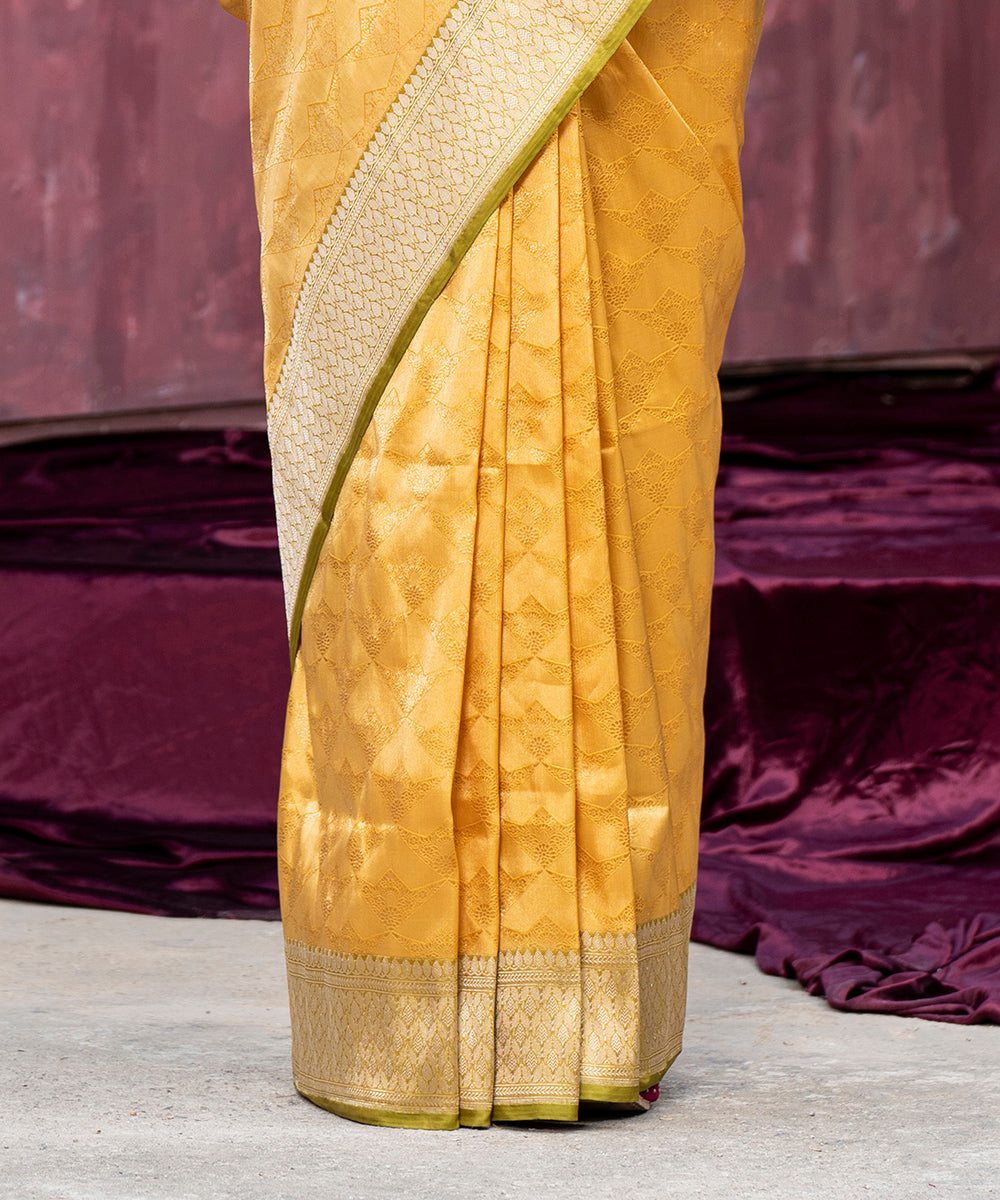 Handloom_Golden_Yellow_Pure_Katan_Silk_Tanchoi_Banarasi_Saree_With_Kadhwa_Border_WeaverStory_04