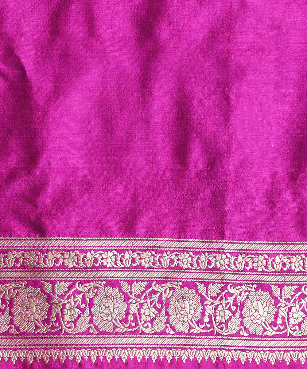 Handloom_Rani_Pink_Pure_Katan_Silk_Zari_Tanchoi_Banarasi_Saree_With_Voilet_Kadhwa_Border_WeaverStory_05