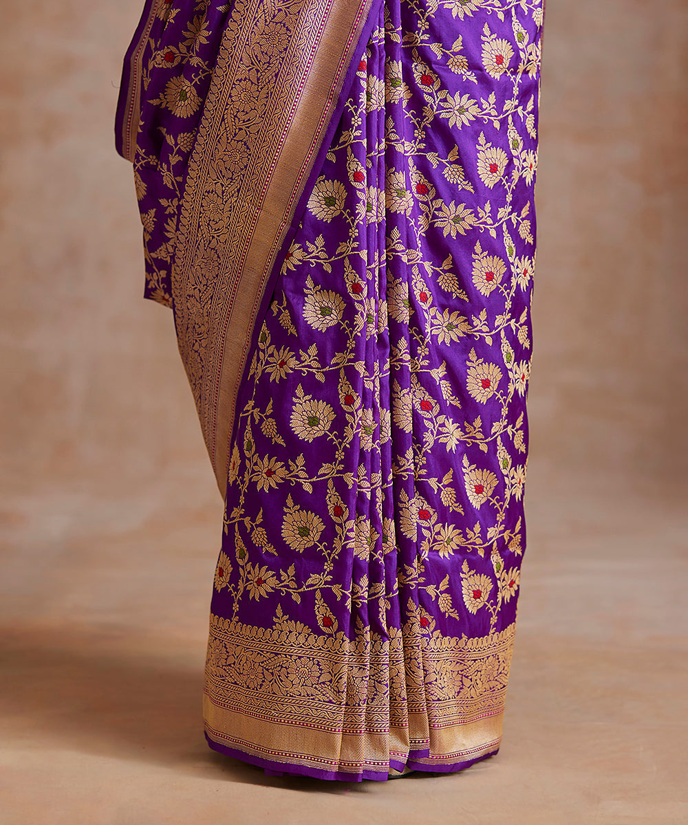Voilet_Handloom_Pure_Katan_Silk_Banarasi_Saree_With_Floral_Meennakari_Jaal_WeaverStory_04