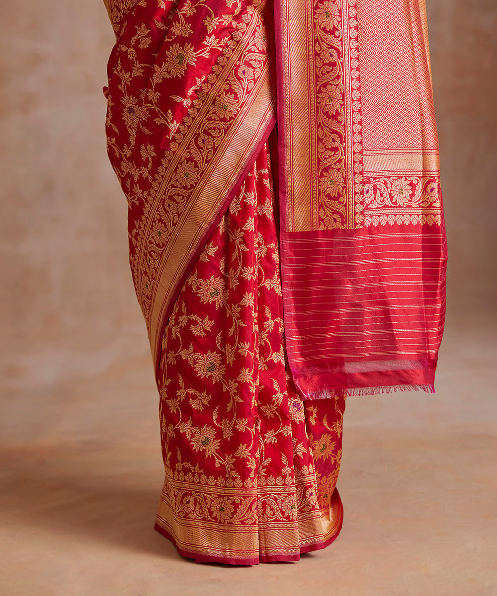 Handloom_Red_Double_Shade_Pure_Katan_Silk_Banarasi_saree_With_Floral_Meenakari_Jaal_WeaverStory_04