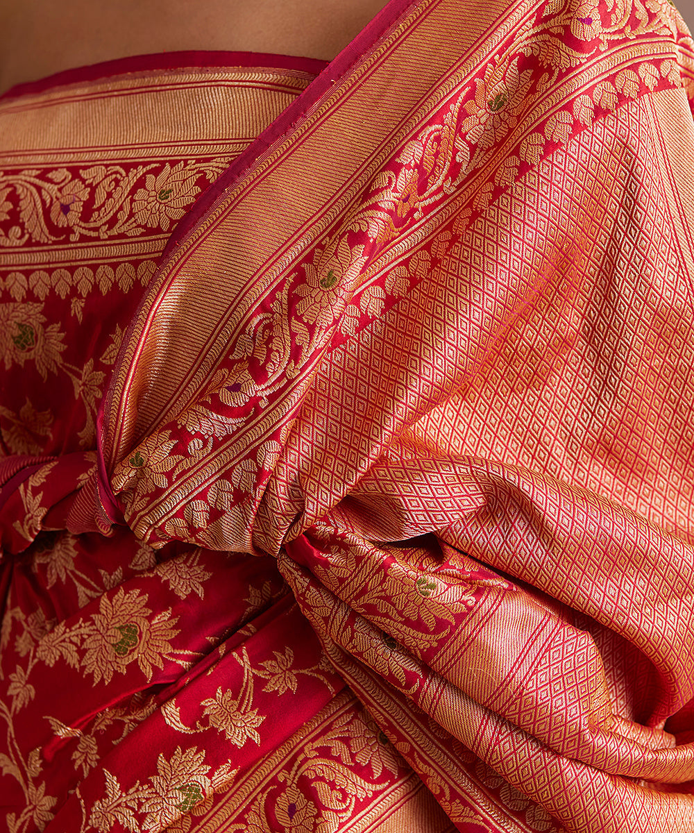 Handloom_Red_Double_Shade_Pure_Katan_Silk_Banarasi_saree_With_Floral_Meenakari_Jaal_WeaverStory_05