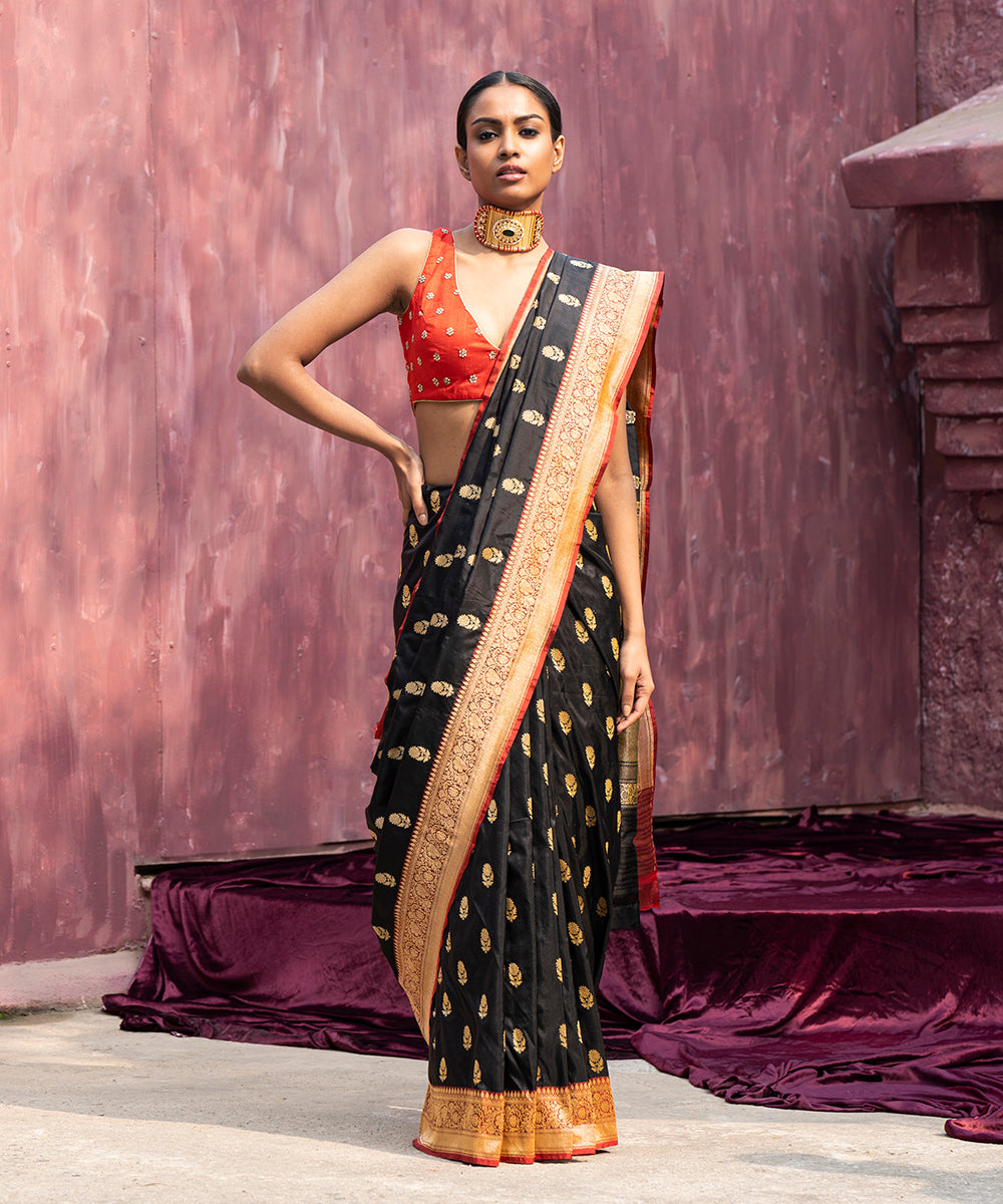 Handloom_Black_Pure_Katan_Silk_Banarasi_Saree_With_Gold_Cutwork_Booti_WeaverStory_02