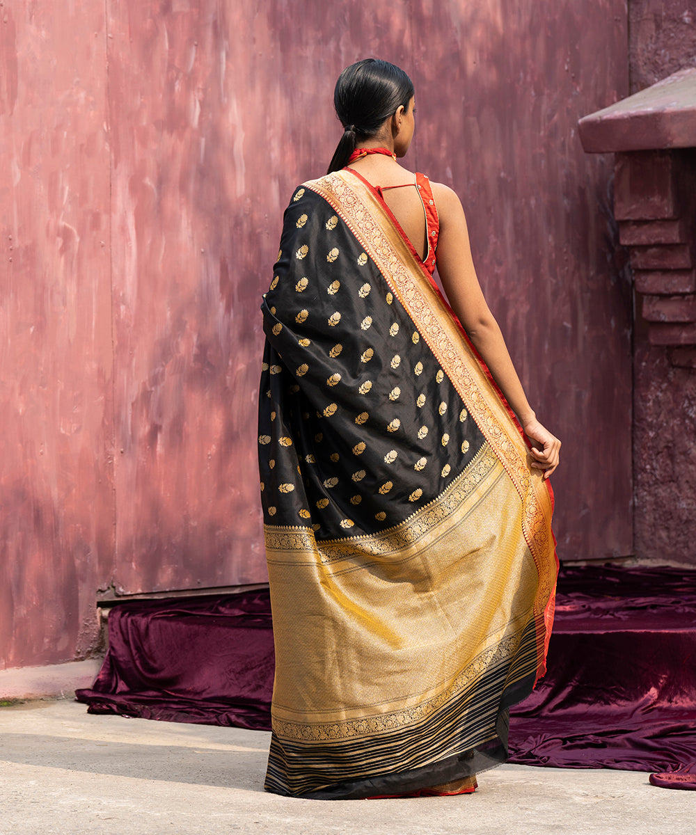Handloom_Black_Pure_Katan_Silk_Banarasi_Saree_With_Gold_Cutwork_Booti_WeaverStory_03