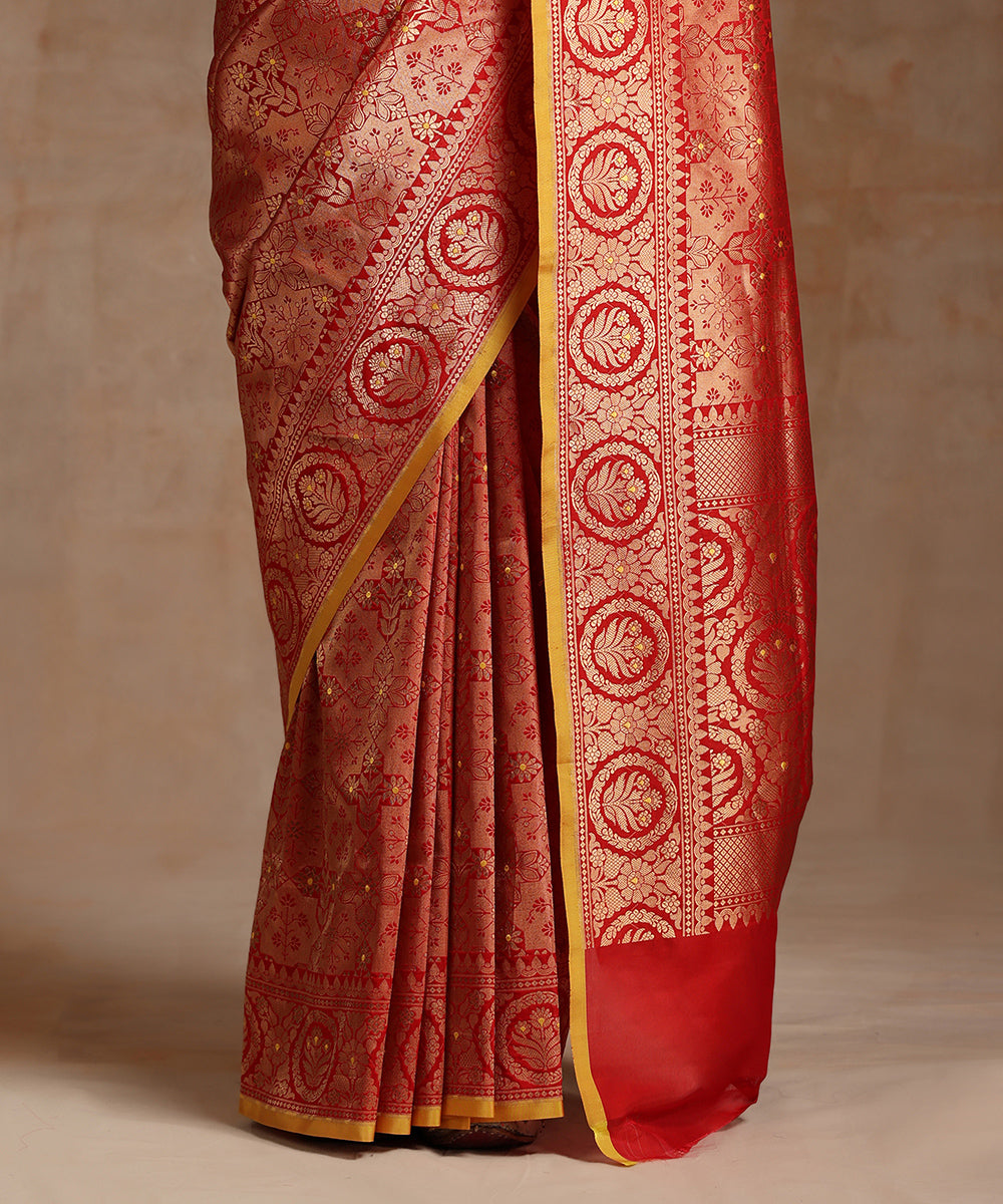 Handloom_Red_Pure_Katan_Silk_Kimkhab_Banarasi_Saree_With_Yellow_Blouse_Piece_WeaverStory_04
