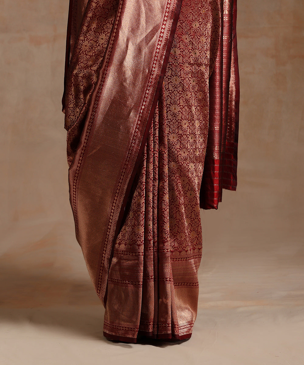 Maroon_Handloom_Pure_Katan_Silk_Kimkhab_Banarasi_Saree_With_Antique_Gold_Zari_WeaverStory_04
