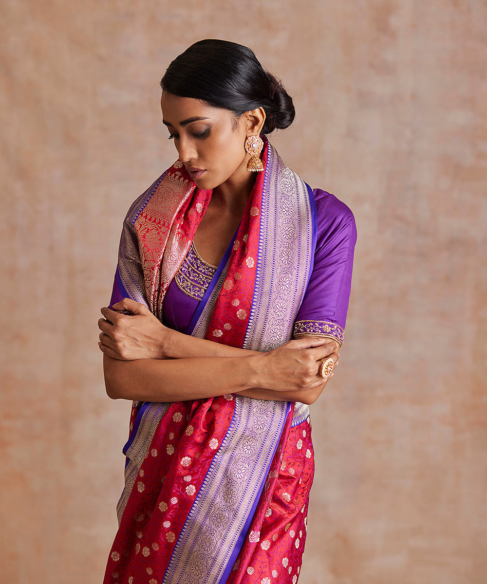 Red_And_Purple_Handloom_Pure_Mashroo_Silk_Tanchoi_Banarasi_Saree_WeaverStory_01