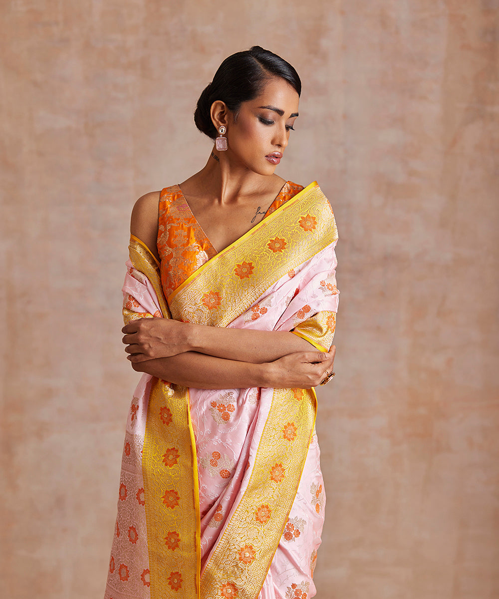 Handloom_Pink_And_Yellow_Pure_Mashroo_Silk_Tanchoi_Banarasi_Saree_WeaverStory_01