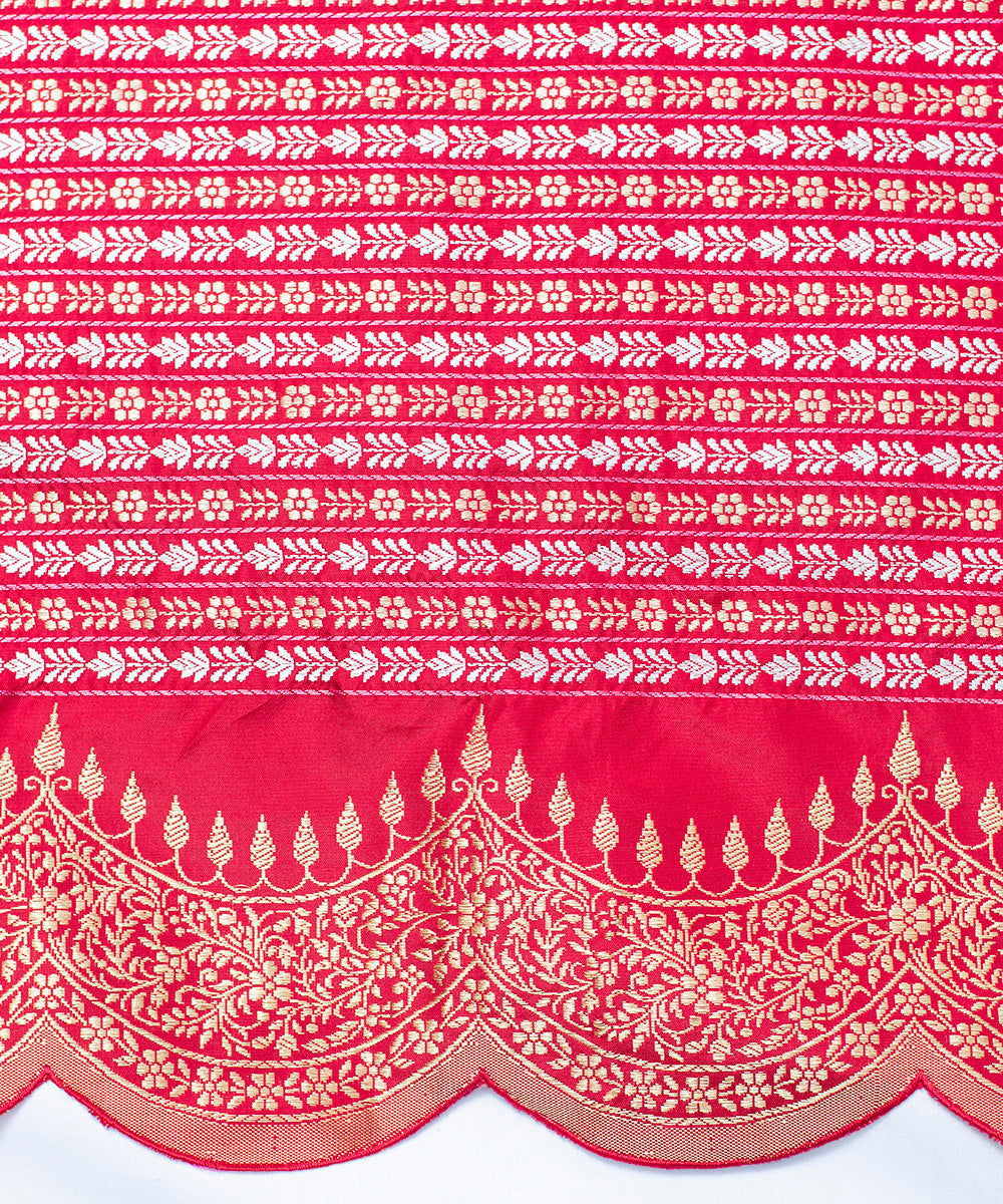 Handloom_Soft_Pink_Pure_Katan_Silk_Banarasi_Saree_With_Scalloped_Border_WeaverStory_05