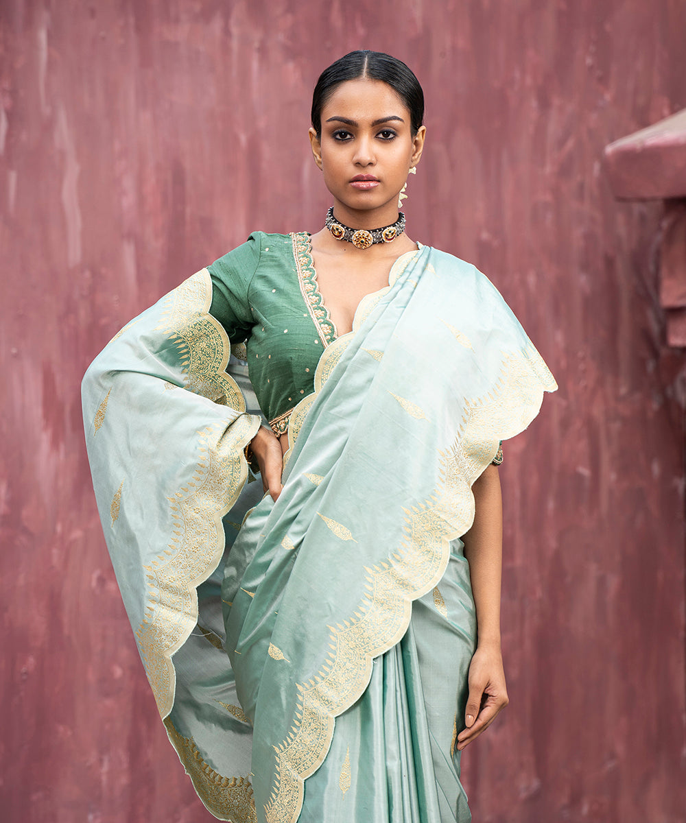 Powder_Blue_Handloom_Pure_Katan_Silk_Banarasi_Saree_With_Scalloped_Border_WeaverStory_01