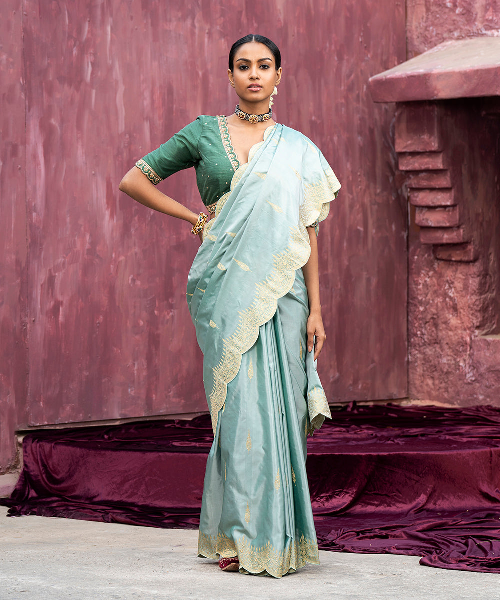 Powder_Blue_Handloom_Pure_Katan_Silk_Banarasi_Saree_With_Scalloped_Border_WeaverStory_02