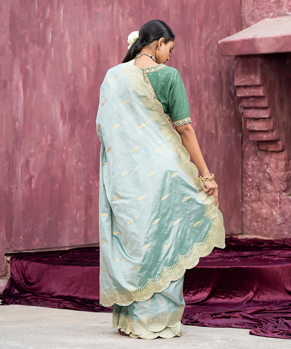 Powder_Blue_Handloom_Pure_Katan_Silk_Banarasi_Saree_With_Scalloped_Border_WeaverStory_03
