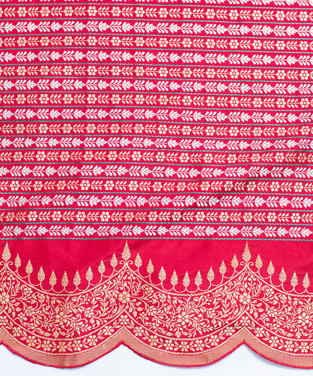 Powder_Blue_Handloom_Pure_Katan_Silk_Banarasi_Saree_With_Scalloped_Border_WeaverStory_05