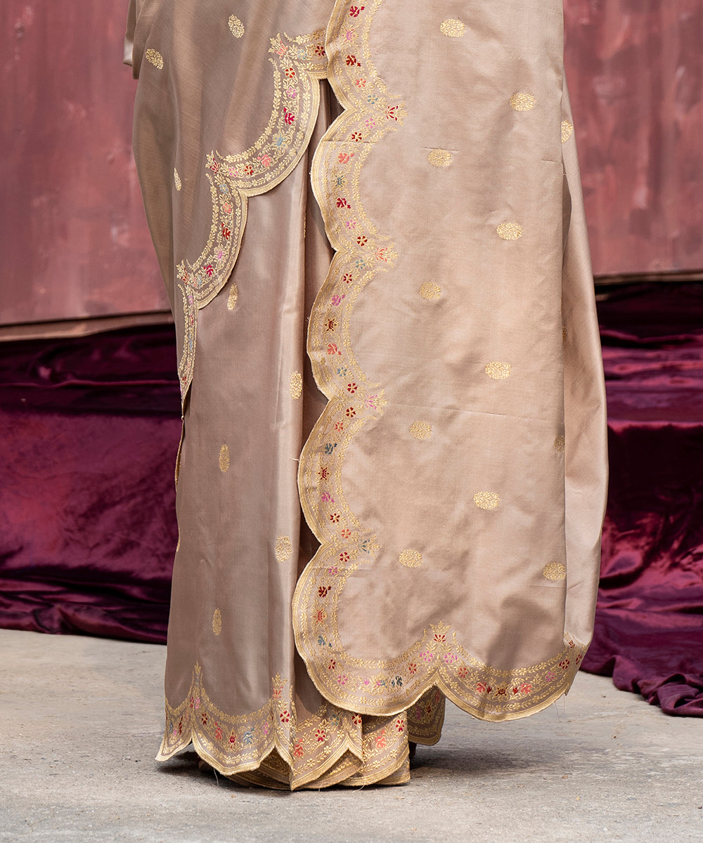 Beige_Handloom_Pure_Katan_Silk_Banarasi_Saree_With_Meenakari_And_Scalloped_Border_WeaverStory_04