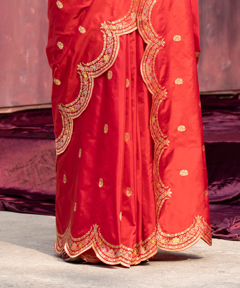 Handloom_Red_Pure_Katan_Silk_Banarasi_Saree_With_Meenakari_And_Scalloped_Border_WeaverStory_04