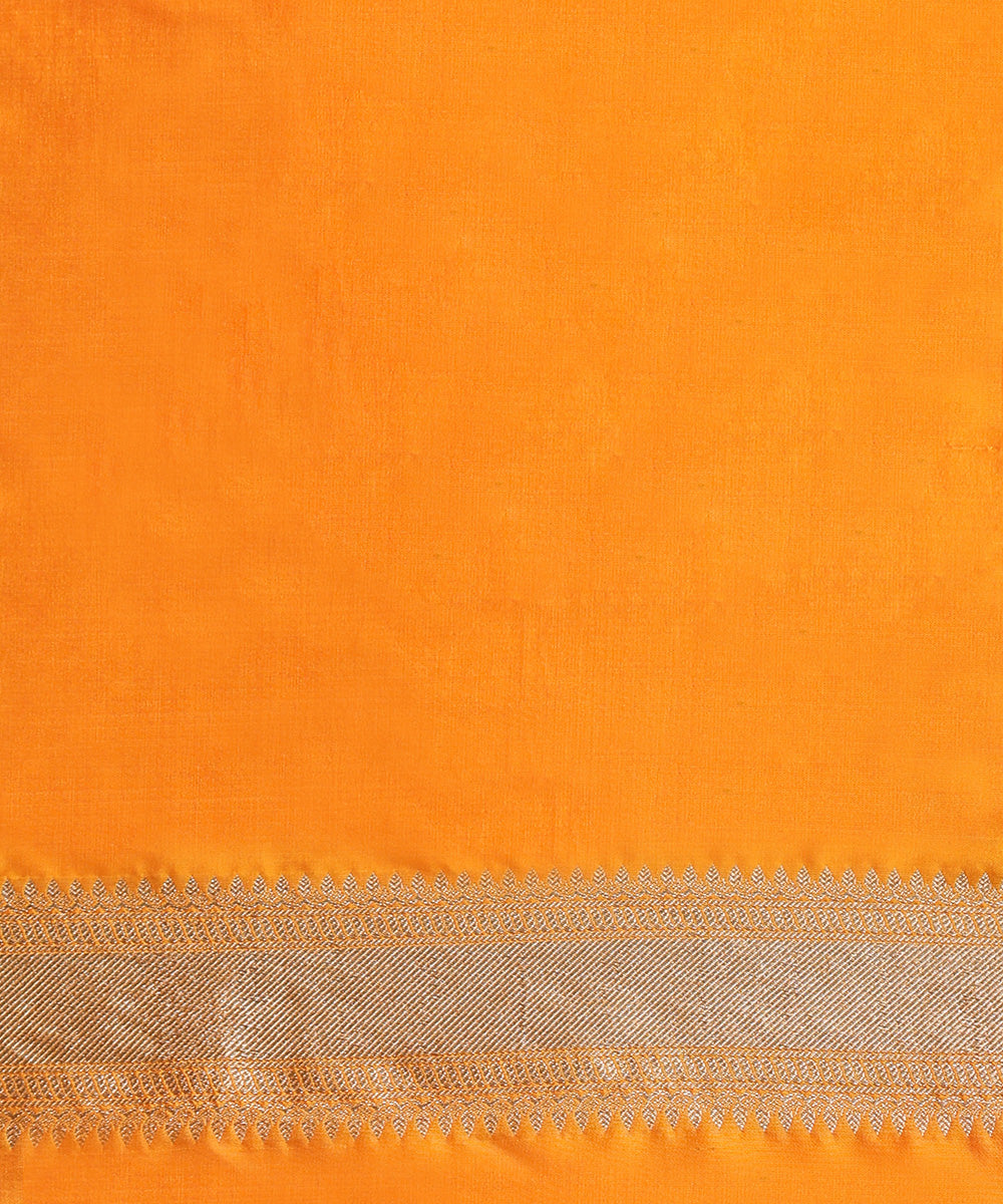 Handloom_Saffron_Pure_Katan_Silk_Kimkhab_Banarasi_Saree_With_Gold_Zari_Border_WeaverStory_05