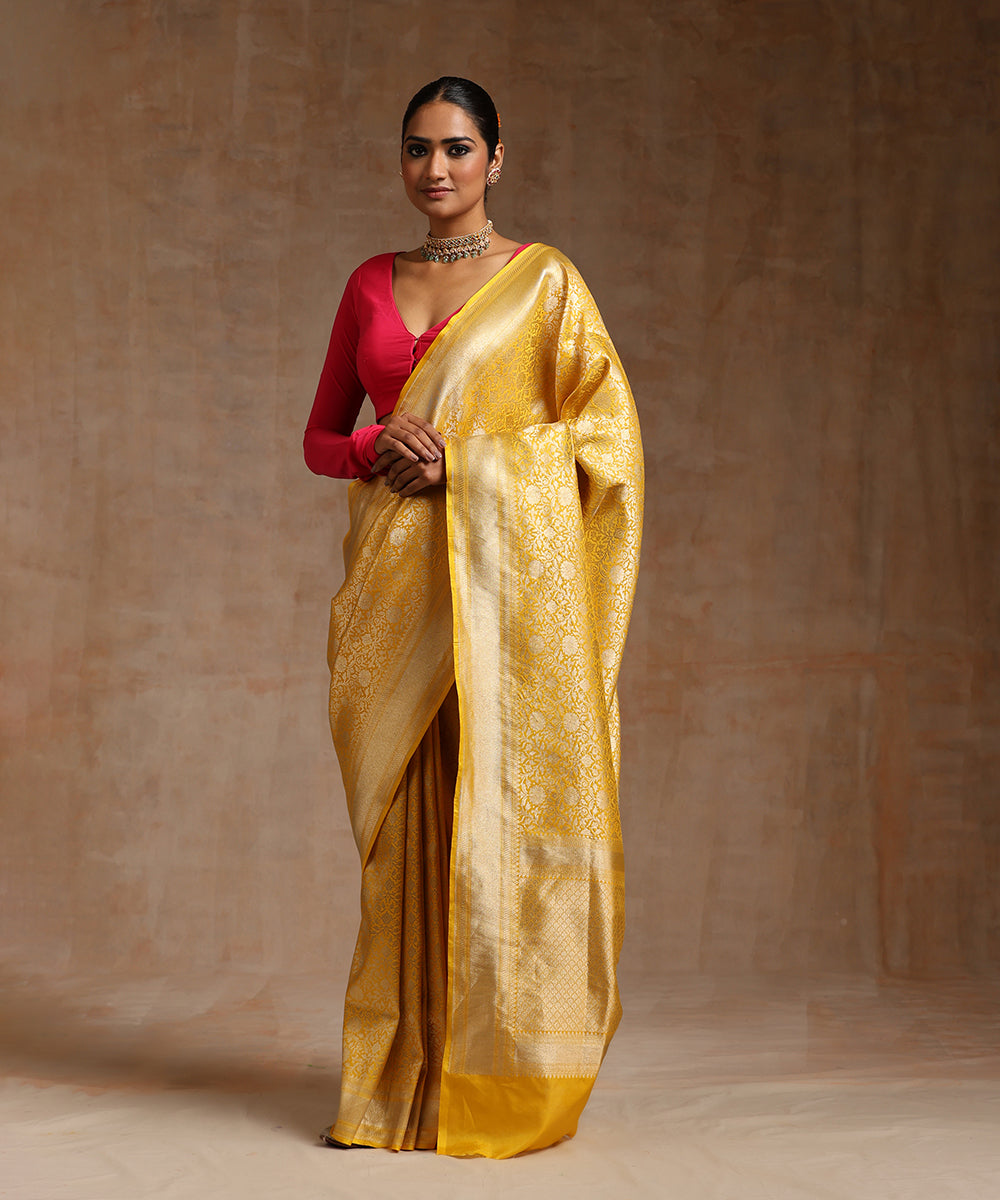 Yellow_Handloom_Pure_Katan_Silk_Kimkhab_Banarasi_Saree_With_All_Over_Floral_Work_WeaverStory_02