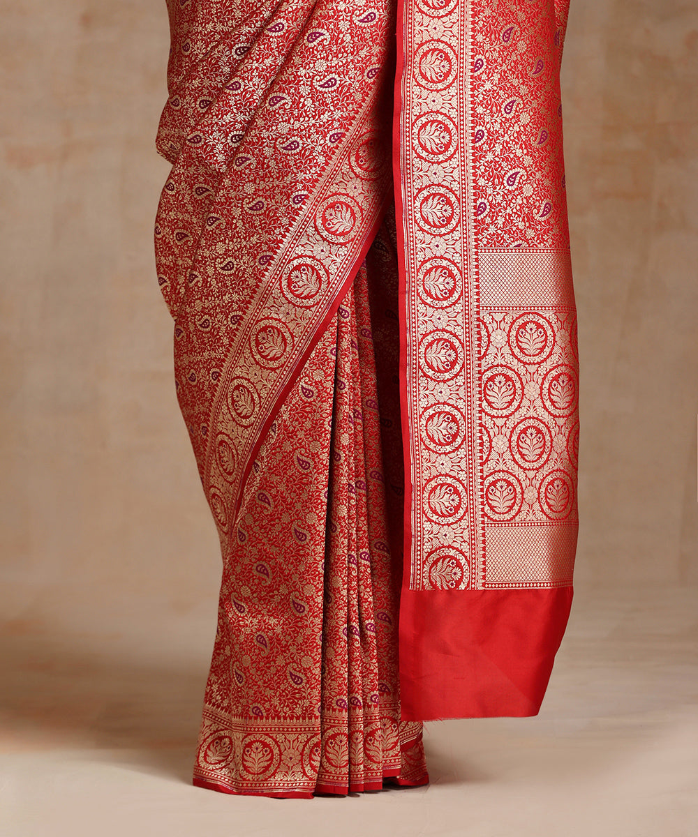 Red_Handloom_Pure_Katan_Silk_Kimkhab_Banarasi_Saree_With_Purple_Meenakari_WeaverStory_04