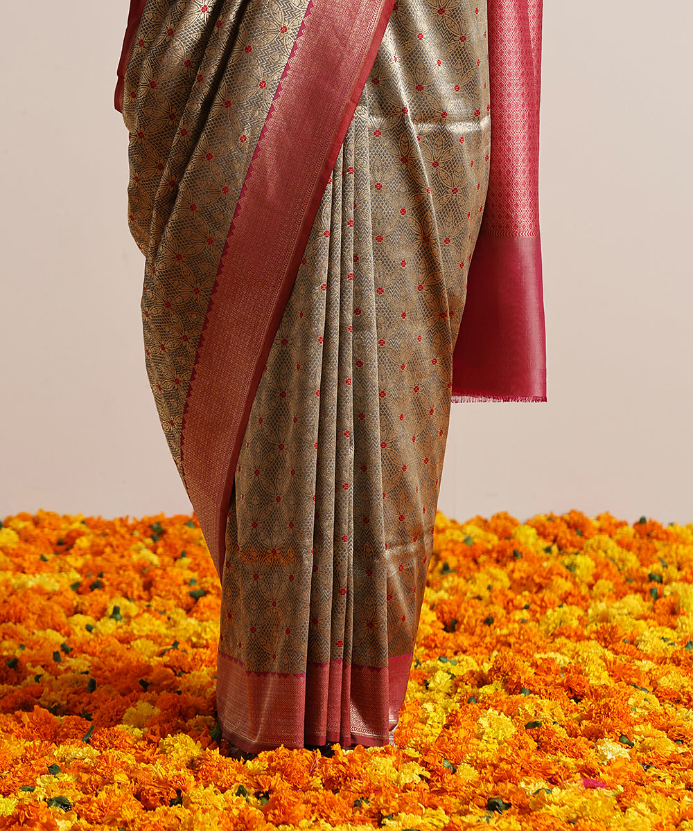 Grey_Handloom_Pure_Katan_Silk_Kimkhab_Banarasi_Saree_With_Pink_And_Gold_Zari_Border_WeaverStory_04