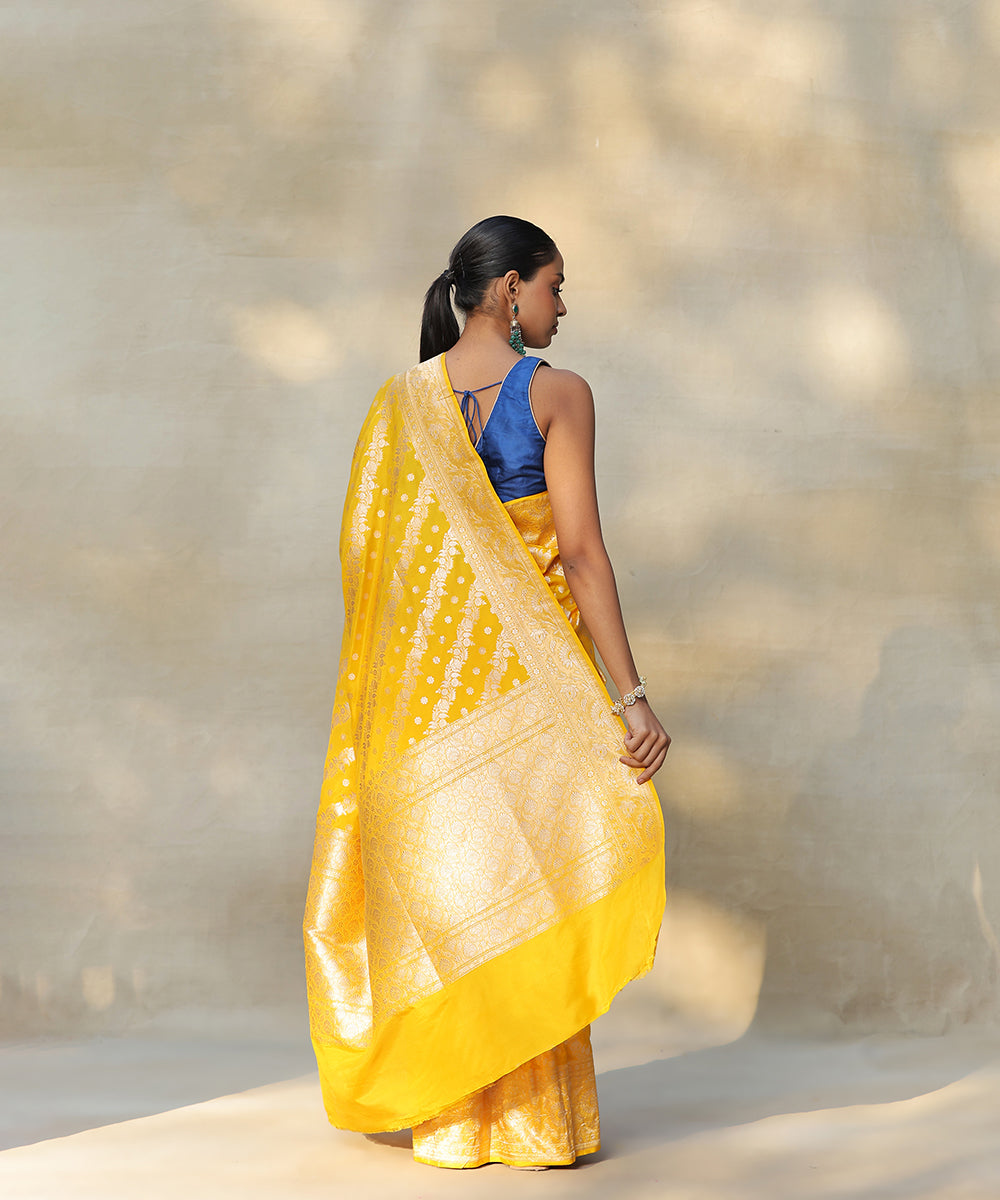 Handloom_Yellow_Pure_Katan_Silk_Banarasi_Saree_With_Diagonal_Zari_Bel_WeaverStory_03