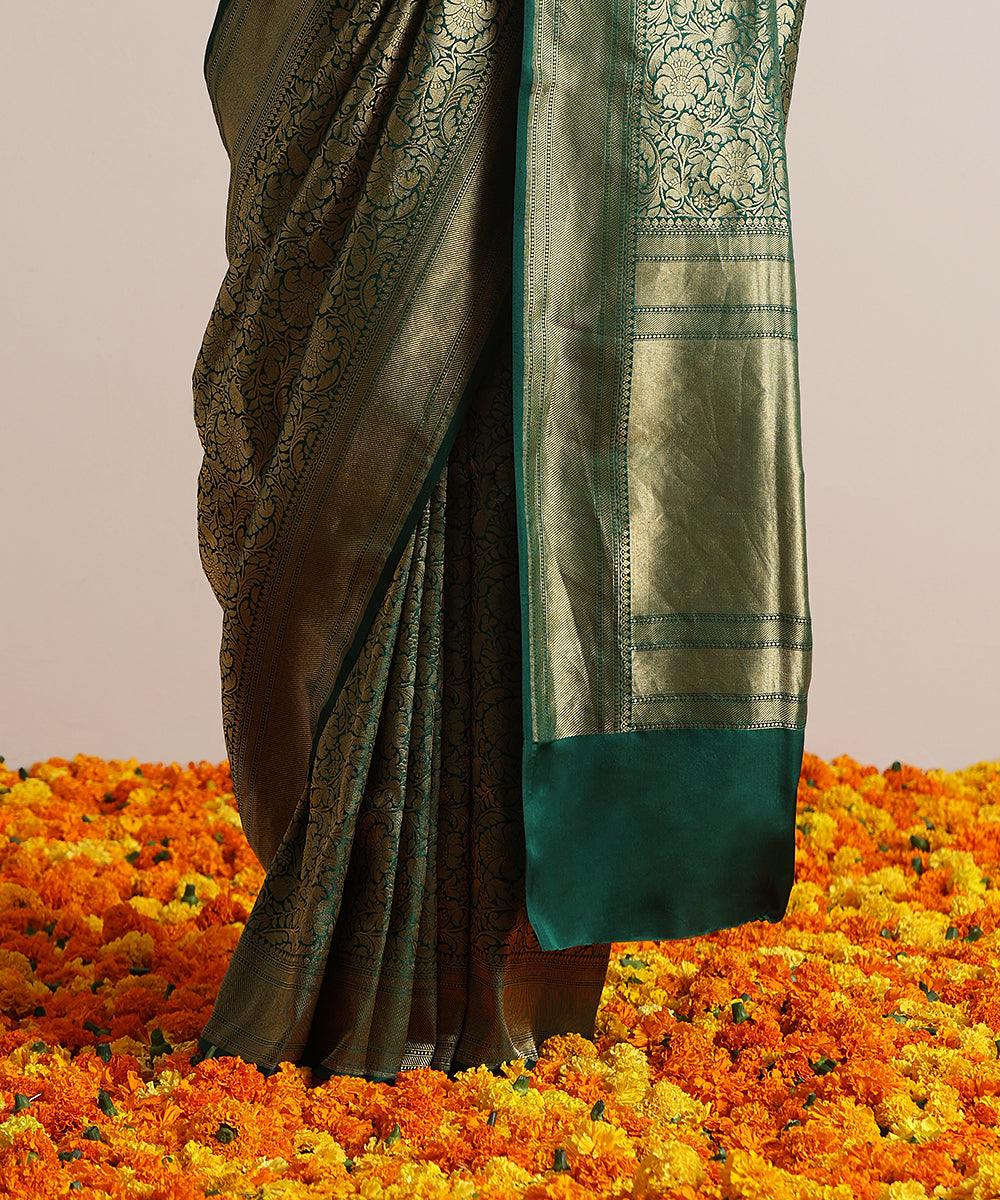 Green_Handloom_Pure_Katan_Silk_Kimkhab_Banarasi_Saree_With_All_Over_Gold_Zari_Paisley_Jaal_WeaverStory_04