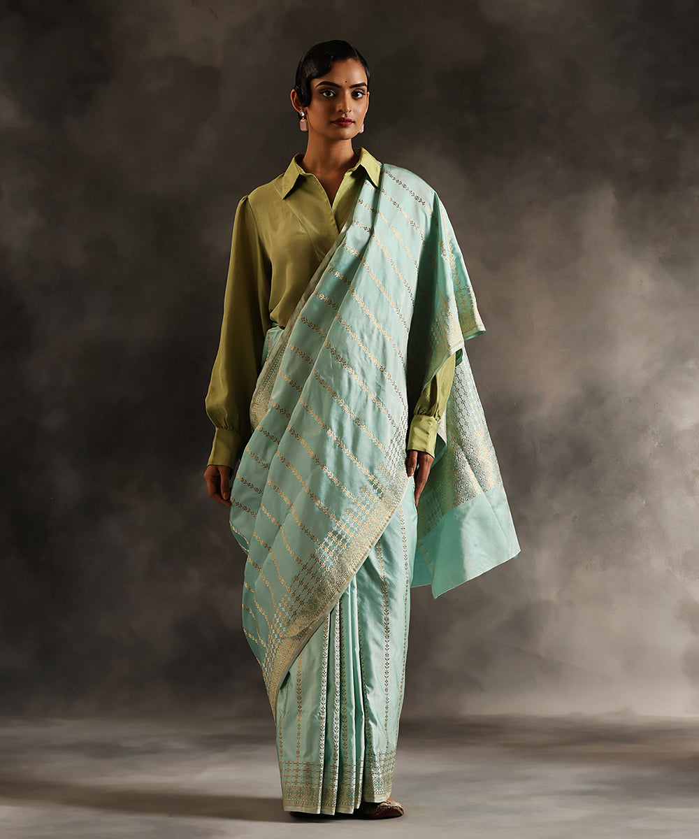 Powder_Blue_Handloom_Mushroo_Silk_Banarasi_Saree_With_Gold_Zari_Vertical_Stripes_WeaverStory_02