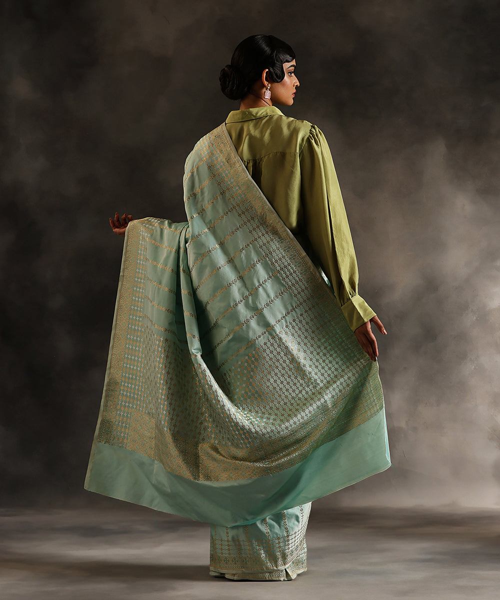 Powder_Blue_Handloom_Mushroo_Silk_Banarasi_Saree_With_Gold_Zari_Vertical_Stripes_WeaverStory_03