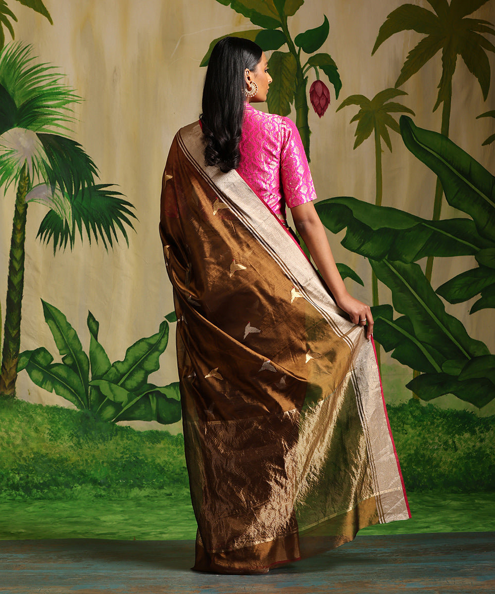 Handloom_Chocolate_Brown_Pure_Chanderi_Silk_Saree_With_Gold_Zari_Chidiyaa_Booti_WeaverStory_03