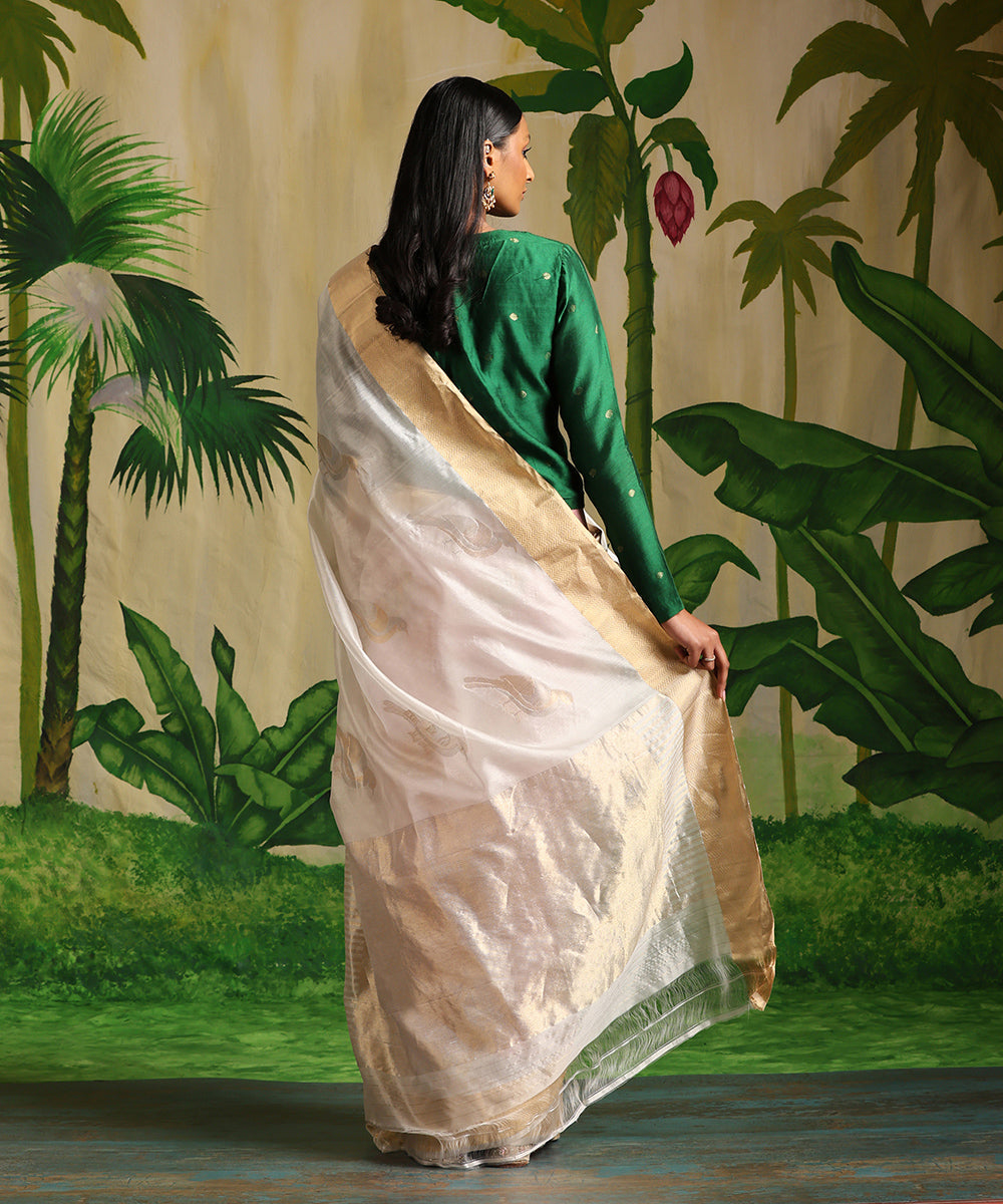 White_Handloom_Pure_Chanderi_Silk_Saree_With_Sona_Rupa_Zari_Chidiyaa_Booti_WeaverStory_03